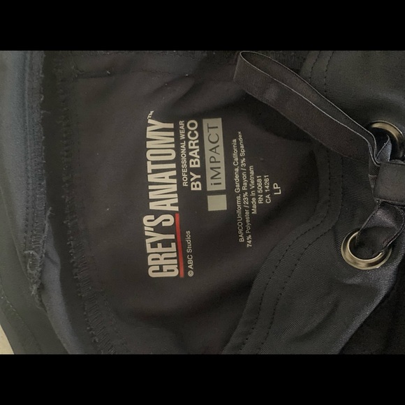 Greys Anatomy Scrub SET in Gray - Picture 10 of 10